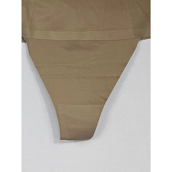 Skims thong panty Nwt - Picture 3 of 7